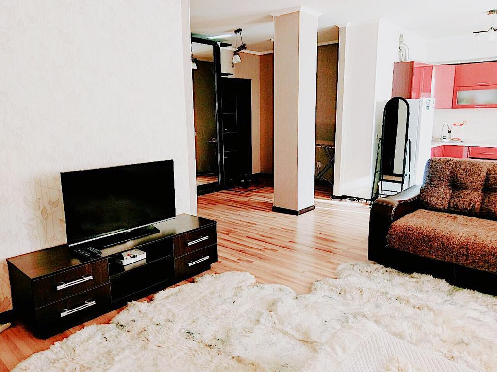 Apartment On Sauran Str Center Akmola Esterno foto