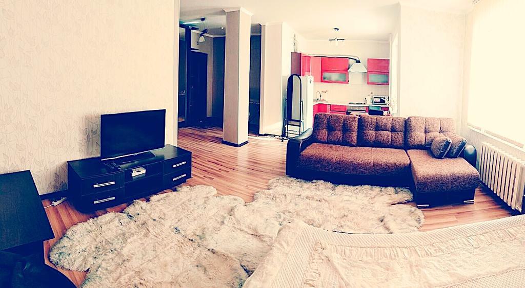 Apartment On Sauran Str Center Akmola Esterno foto