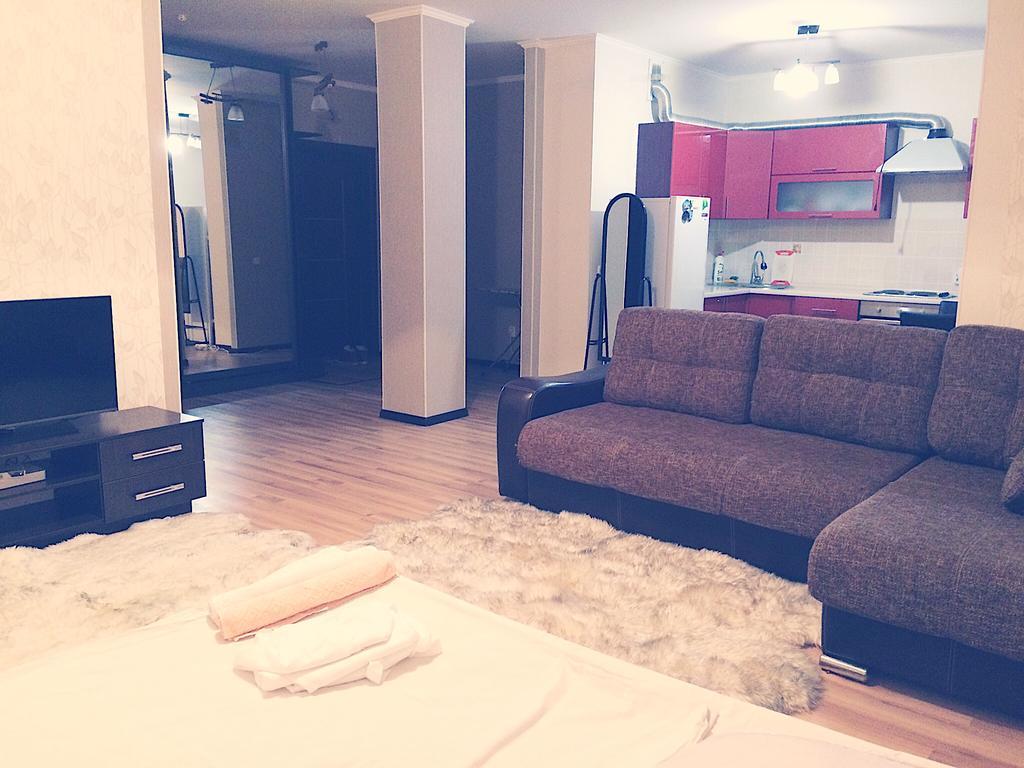 Apartment On Sauran Str Center Akmola Esterno foto